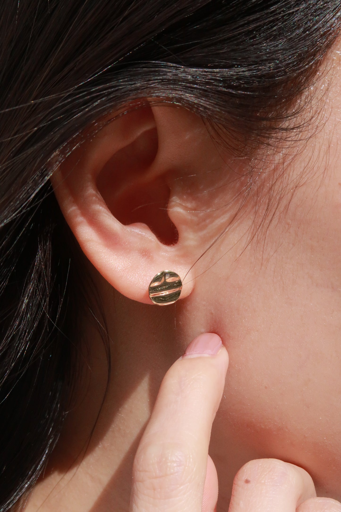 Wavy Round Stud Earring