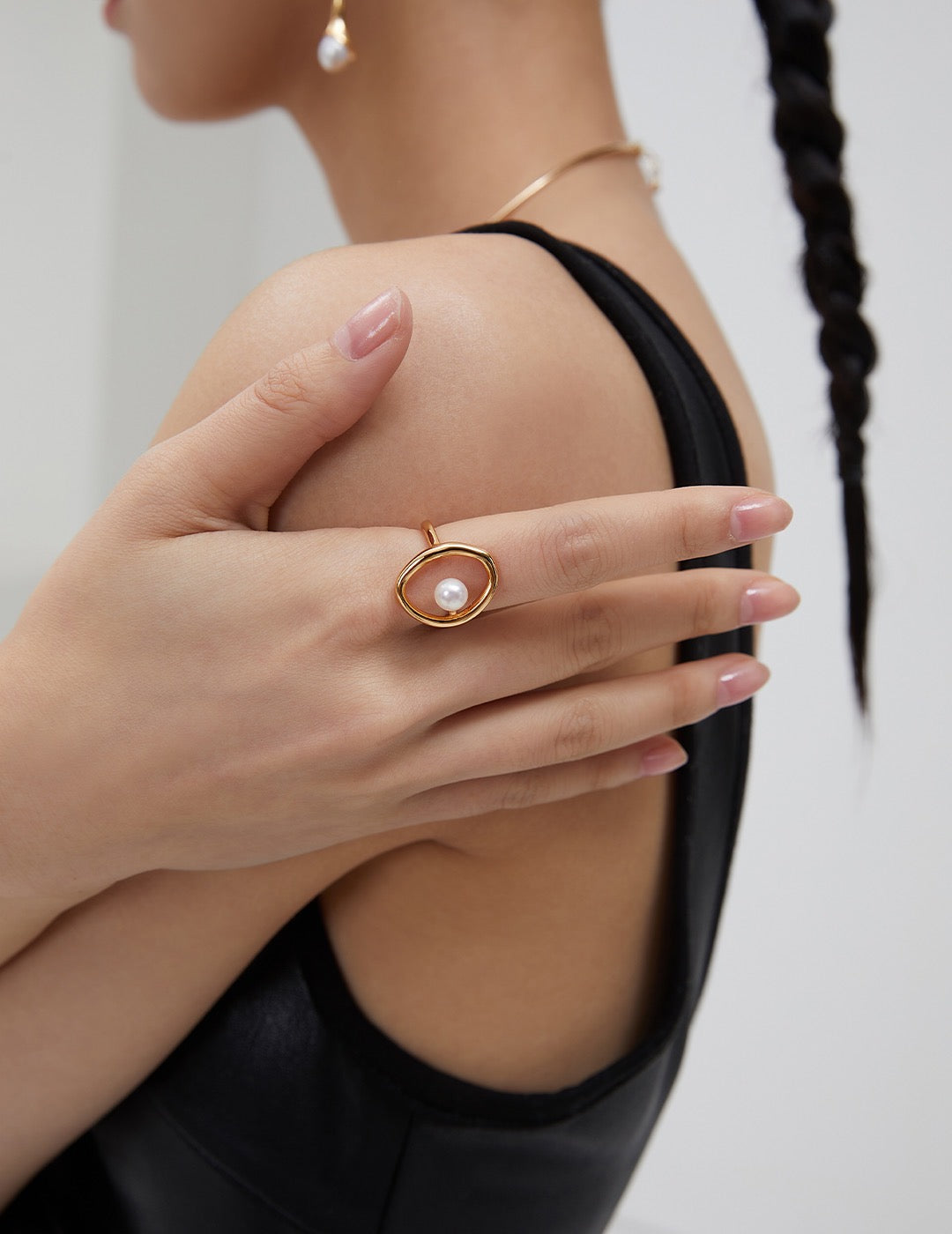 Mini Pearl Oval Ring