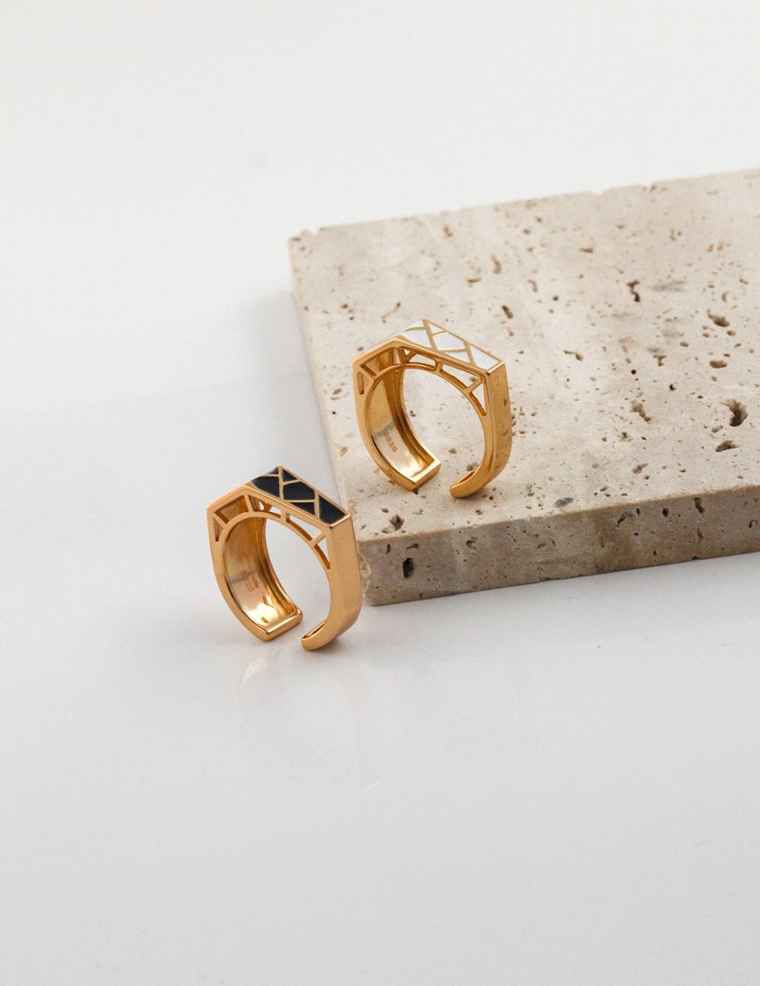 Structured Enamel Ring