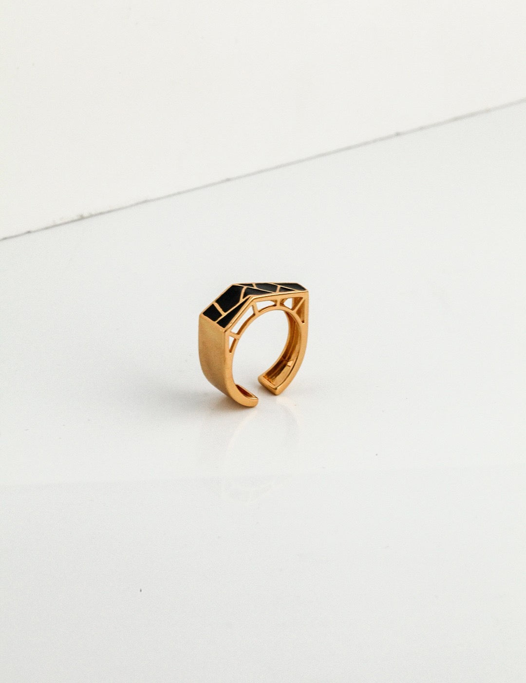 Structured Enamel Ring